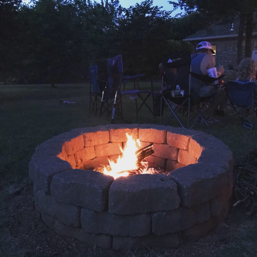 outdoor family movie night